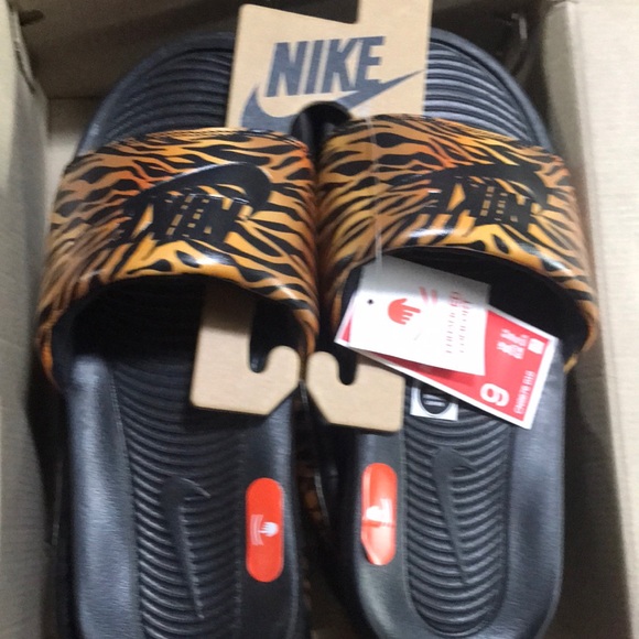 New Nike Victori One slide  print 9  BNWT NEW - Picture 1 of 8